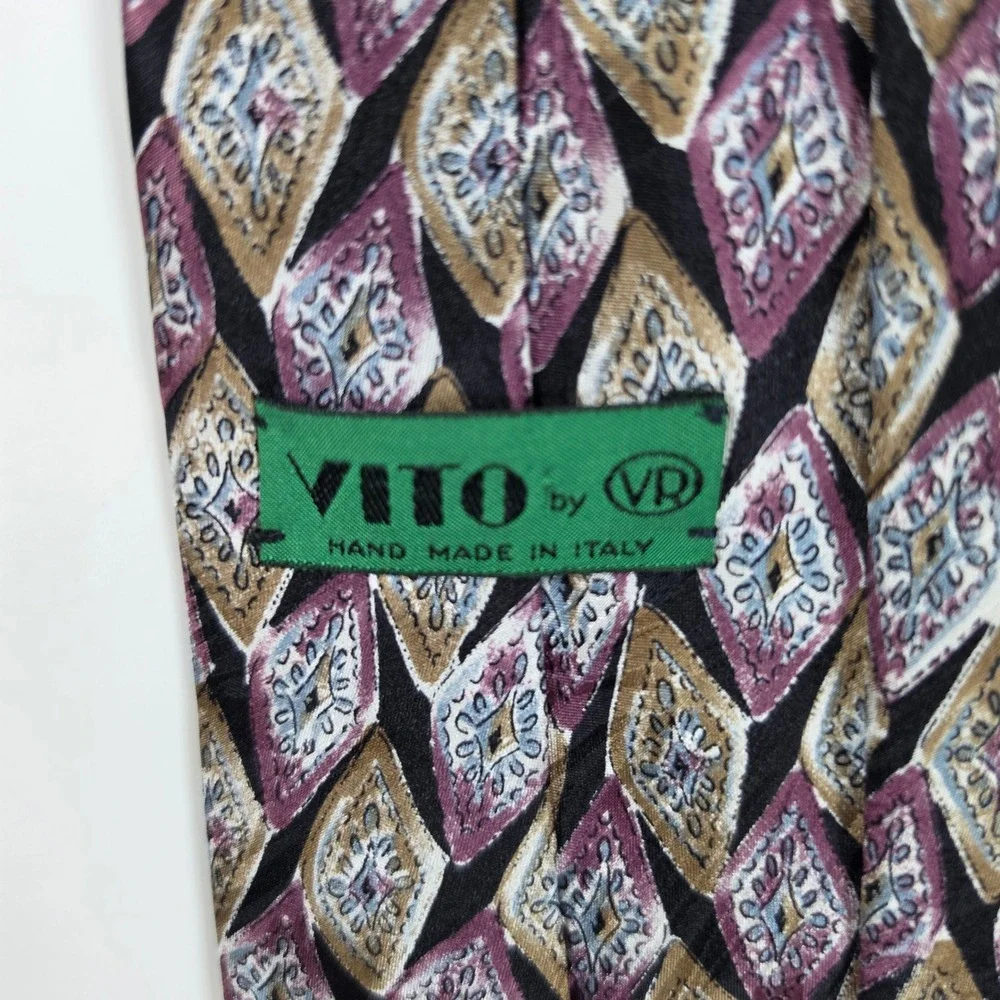 Vito by VP Tie Mens Silk Geometric Diamond Medallion Pattern Necktie Italy Plum